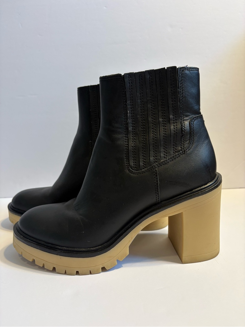 Dolce Vita Black Leather Waterproof Lug Sole Block Heel Chelsea booties Sz 8.5.